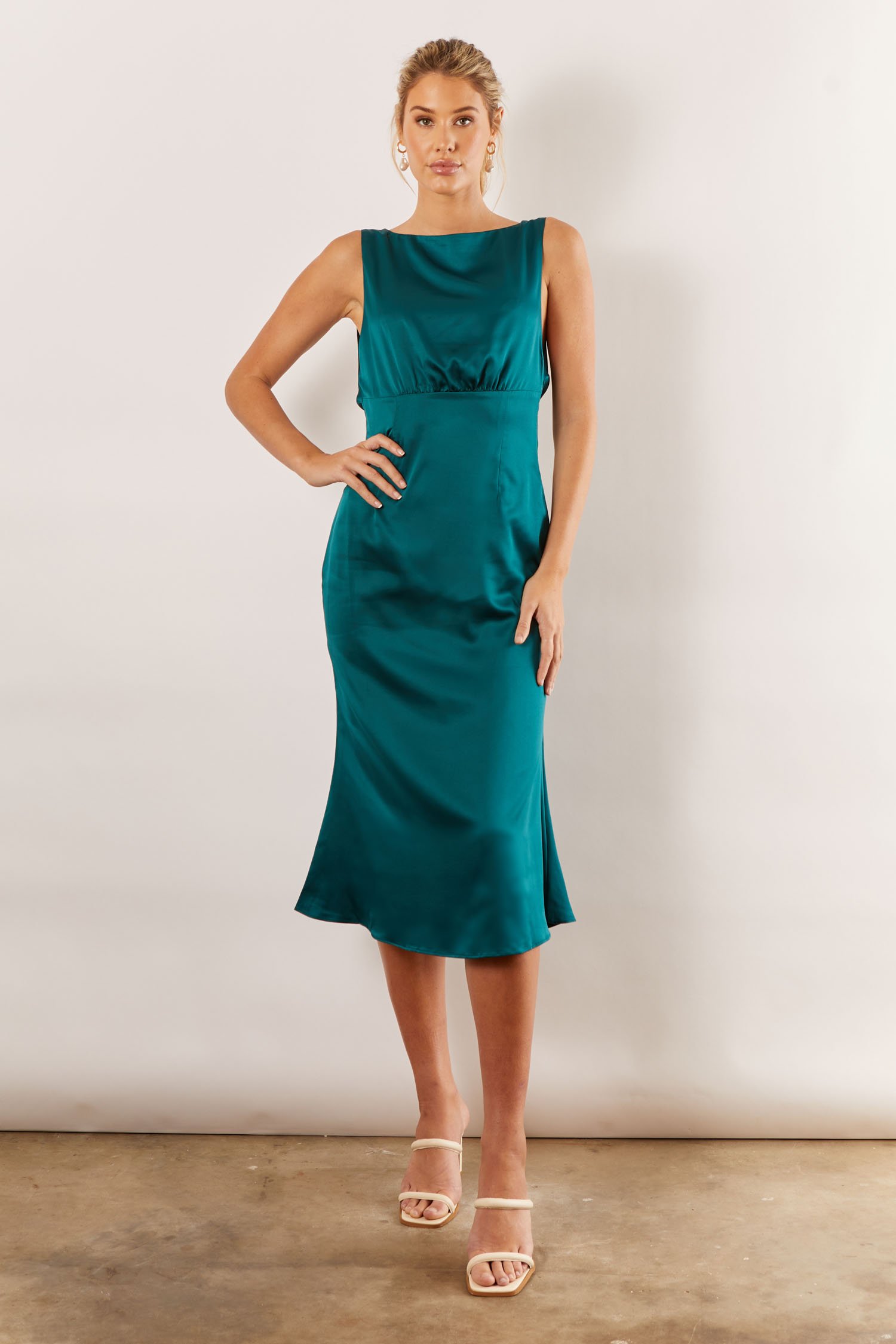 Share 94+ about emerald green dress australia cool NEC