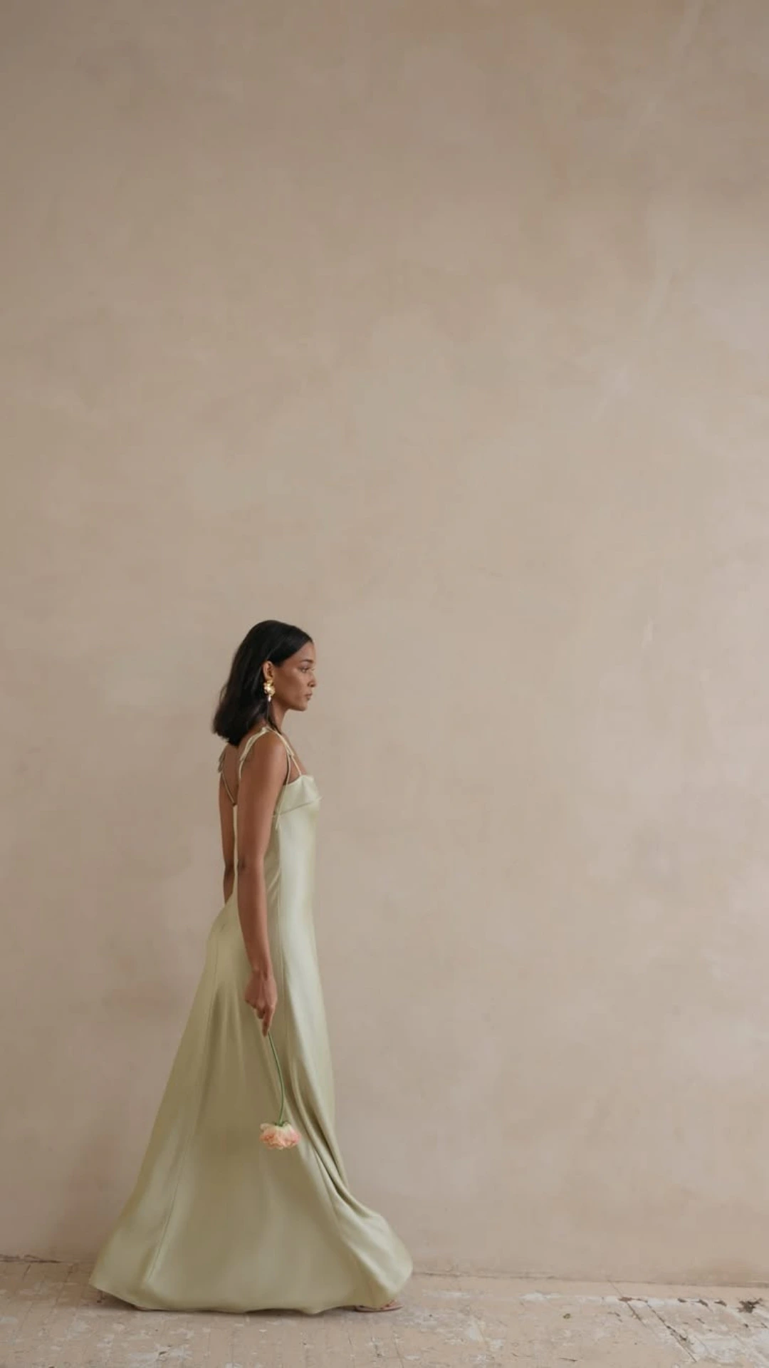 Too-Small Bridesmaid Dress? Here's What You Can (and Should) Do -  Bridesmaids Only