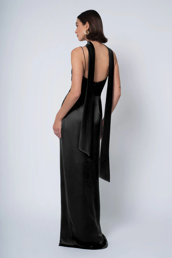 Wren Black detail Wren Black detail