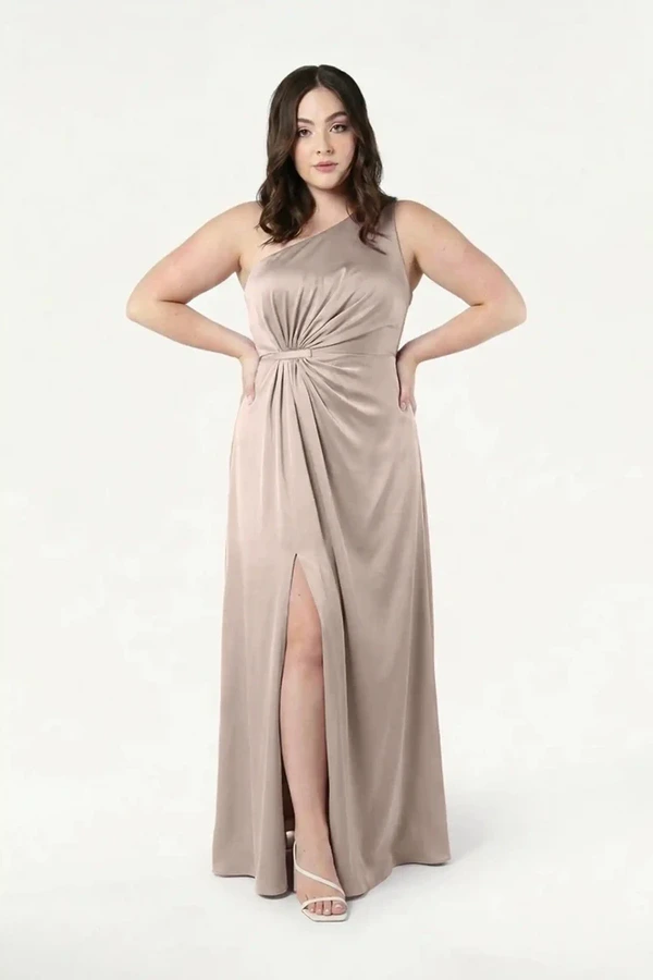 Greta Champagne Sky Curve front Bridesmaid Dress by TH&TH Greta Champagne Sky neutral bridesmaid dress by TH&TH, curve front view
