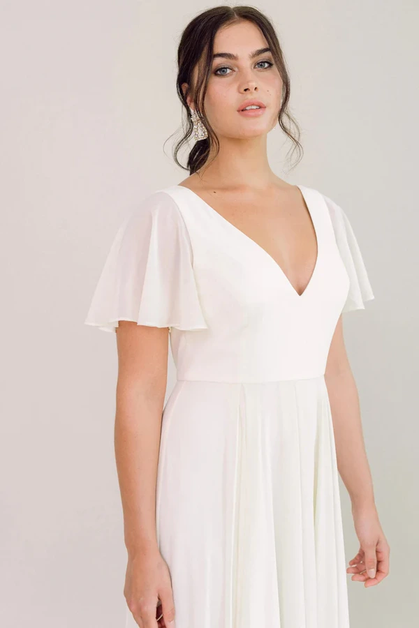 Phoebe Ivory Bridesmaid Dress by TH&TH - det Ivory Phoebe bridesmaid dress by TH&TH, fabric and neckline detail